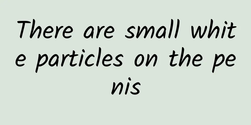 There are small white particles on the penis