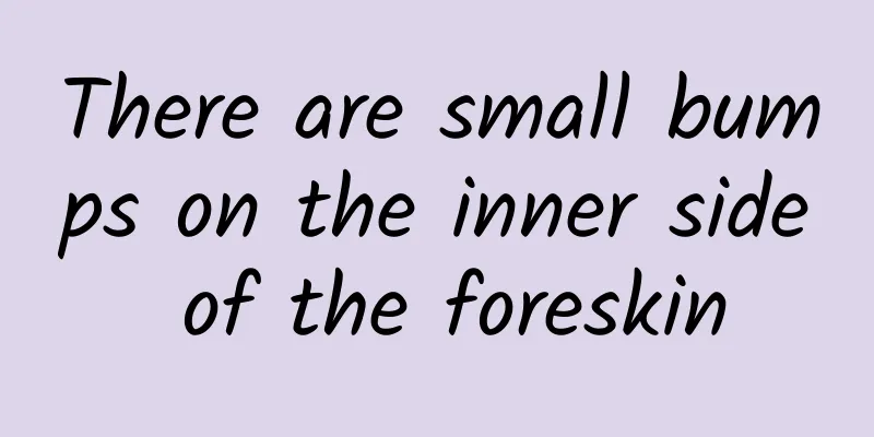 There are small bumps on the inner side of the foreskin